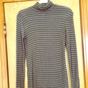 Women’s turtle neck long sleeve sweater